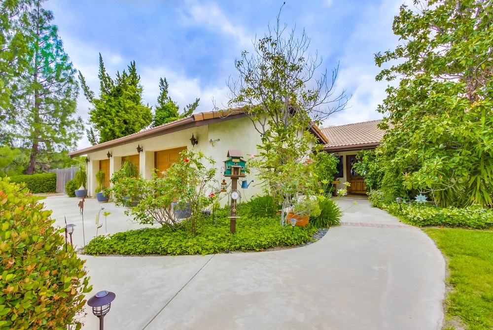 25625 Bellemore Dr, Ramona, CA 92065