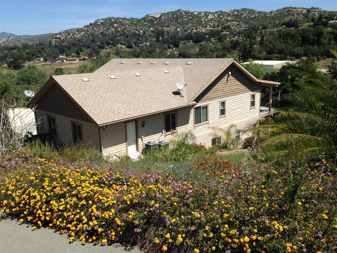 556 Hatfield Ln, Ramona, CA 92065