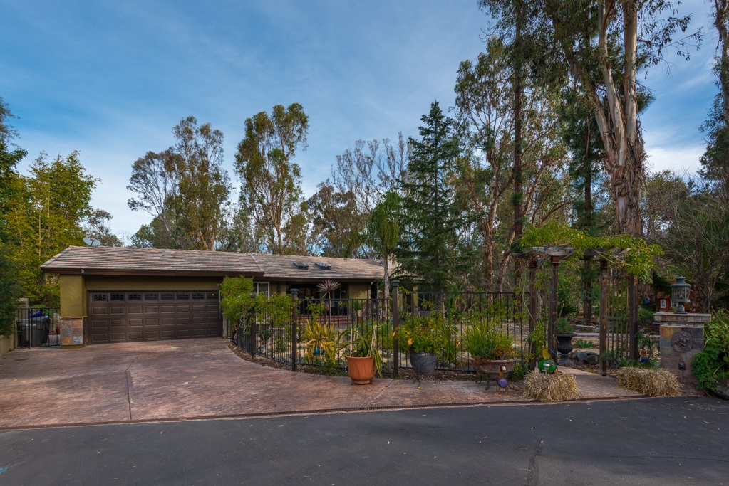 851 Mimosa Ave, Vista, CA 92081