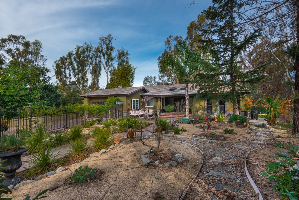 851 Mimosa Ave, Vista, CA 92081