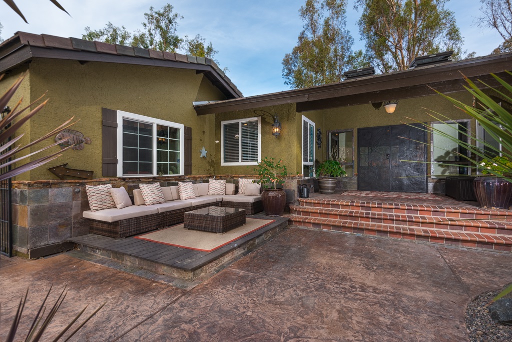 851 Mimosa Ave, Vista, CA 92081