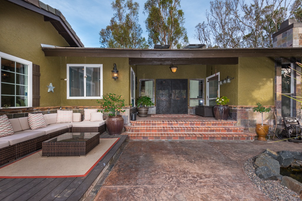 851 Mimosa Ave, Vista, CA 92081
