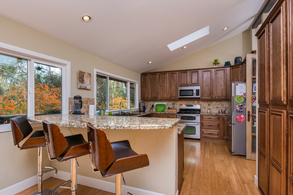 851 Mimosa Ave, Vista, CA 92081