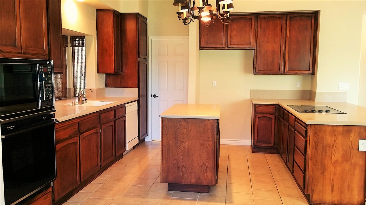 1225 Columbus Way, Vista, CA 92081