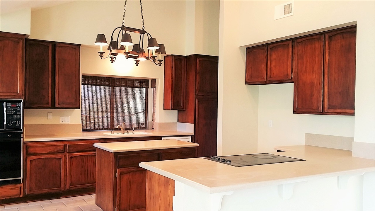 1225 Columbus Way, Vista, CA 92081