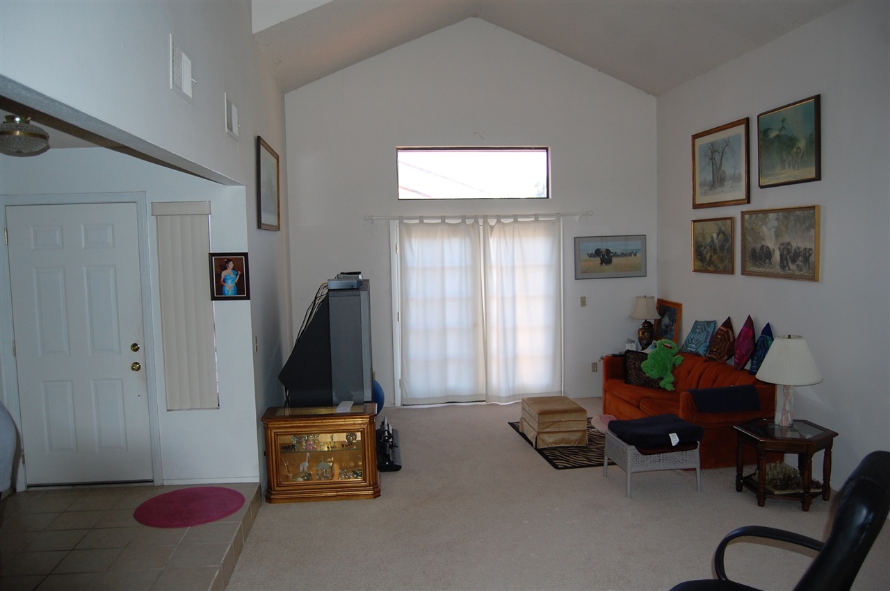 9062 Rowlett Ave, San Diego, CA 92129