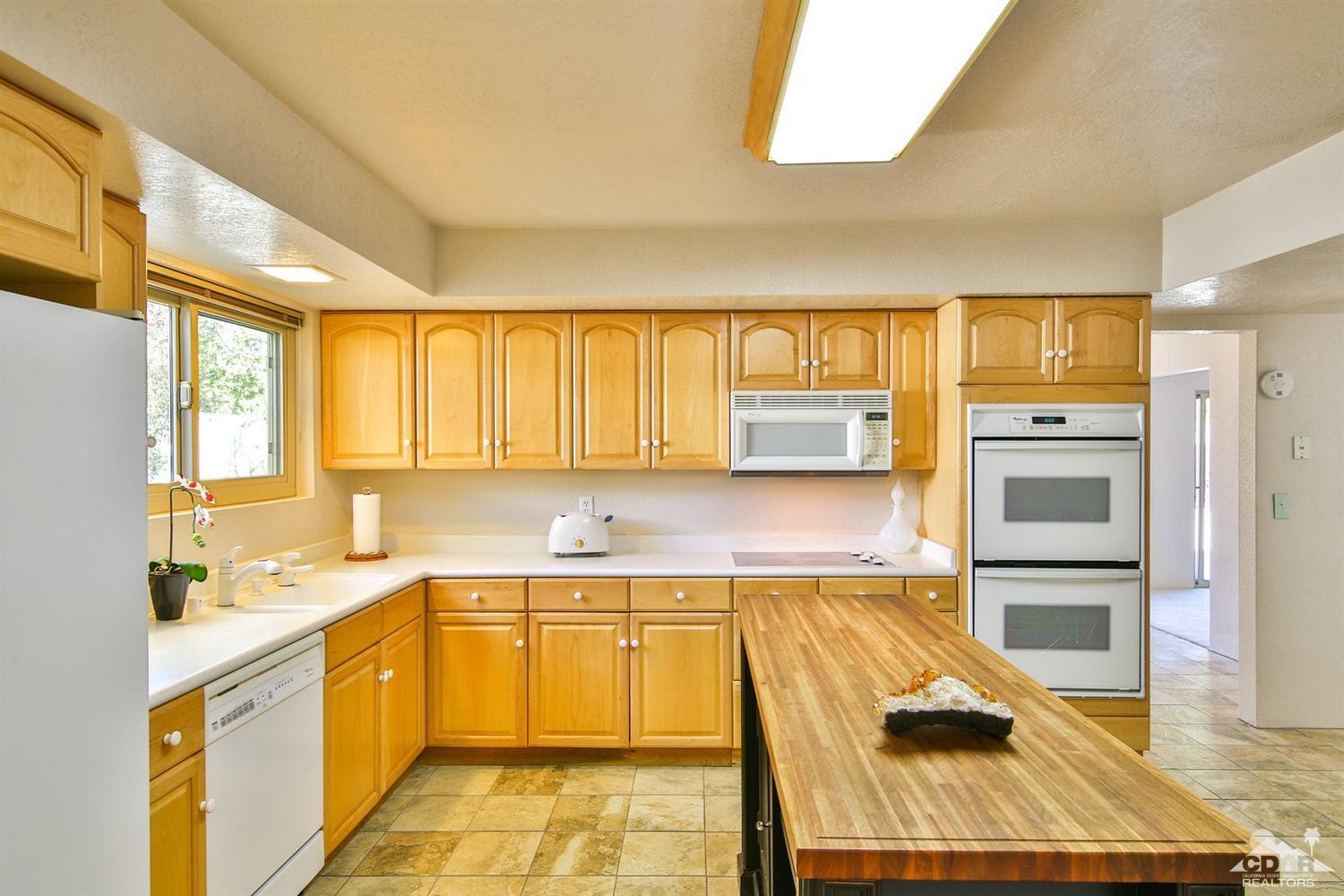 45670 Navajo Road, Indian Wells, CA 92210