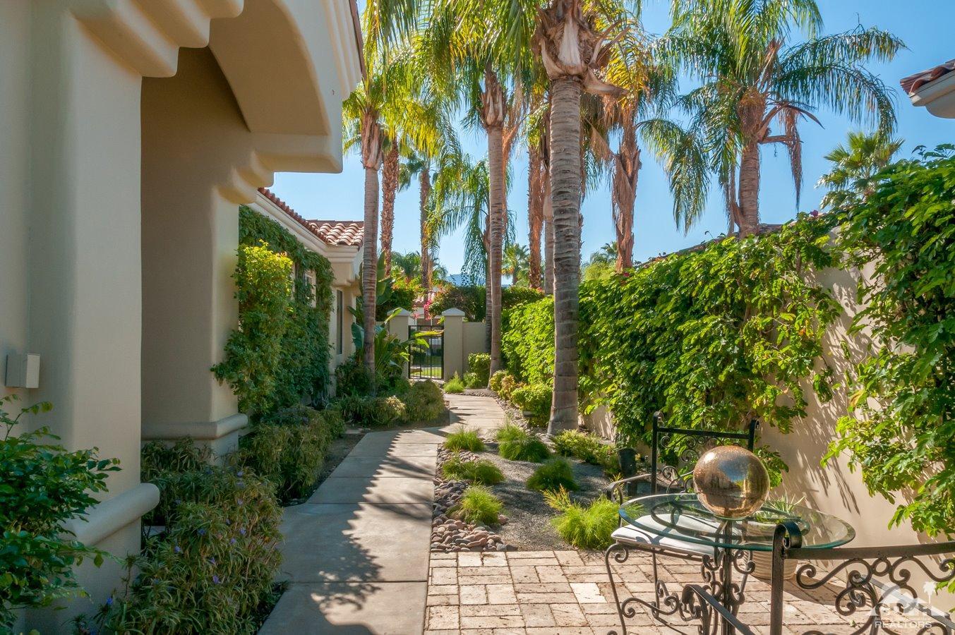 210 Tomahawk Drive, Palm Desert, CA 92211