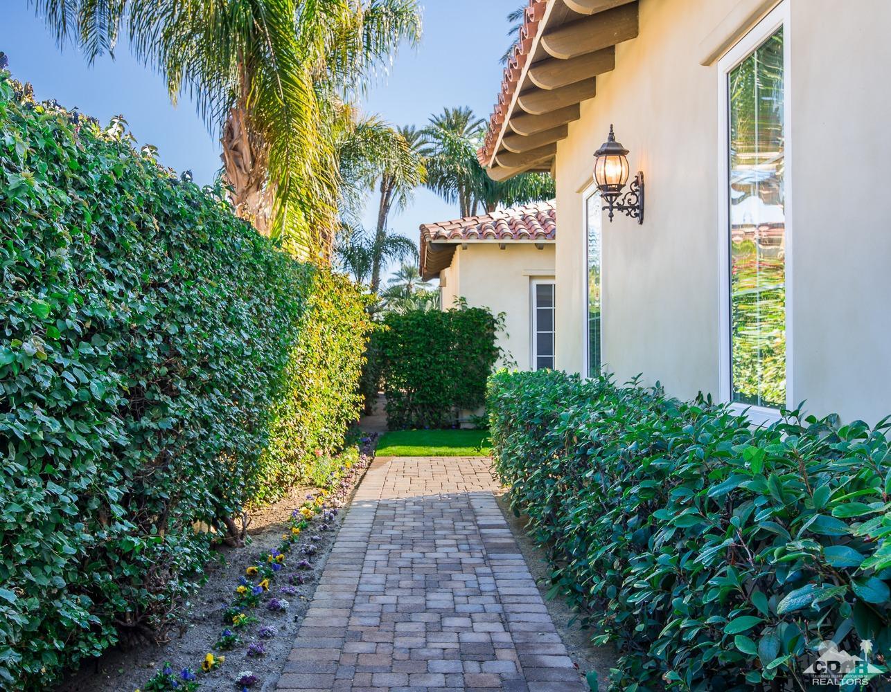 56738 Palms Drive, La Quinta, CA 92253