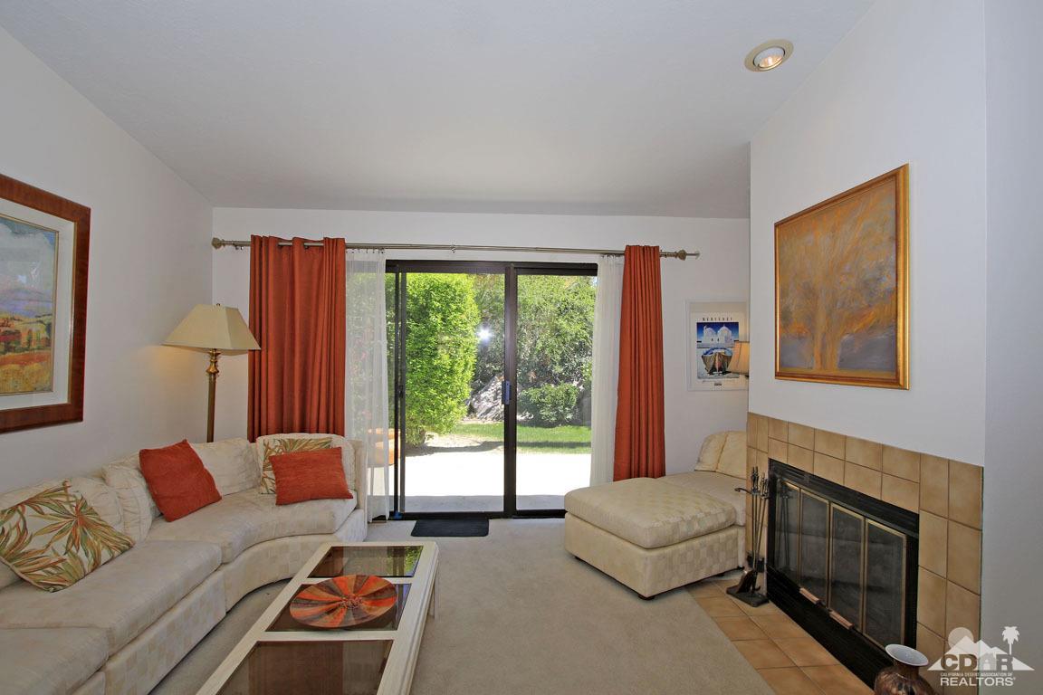 604 Woodcrest Lane East, Palm Desert, CA 92260
