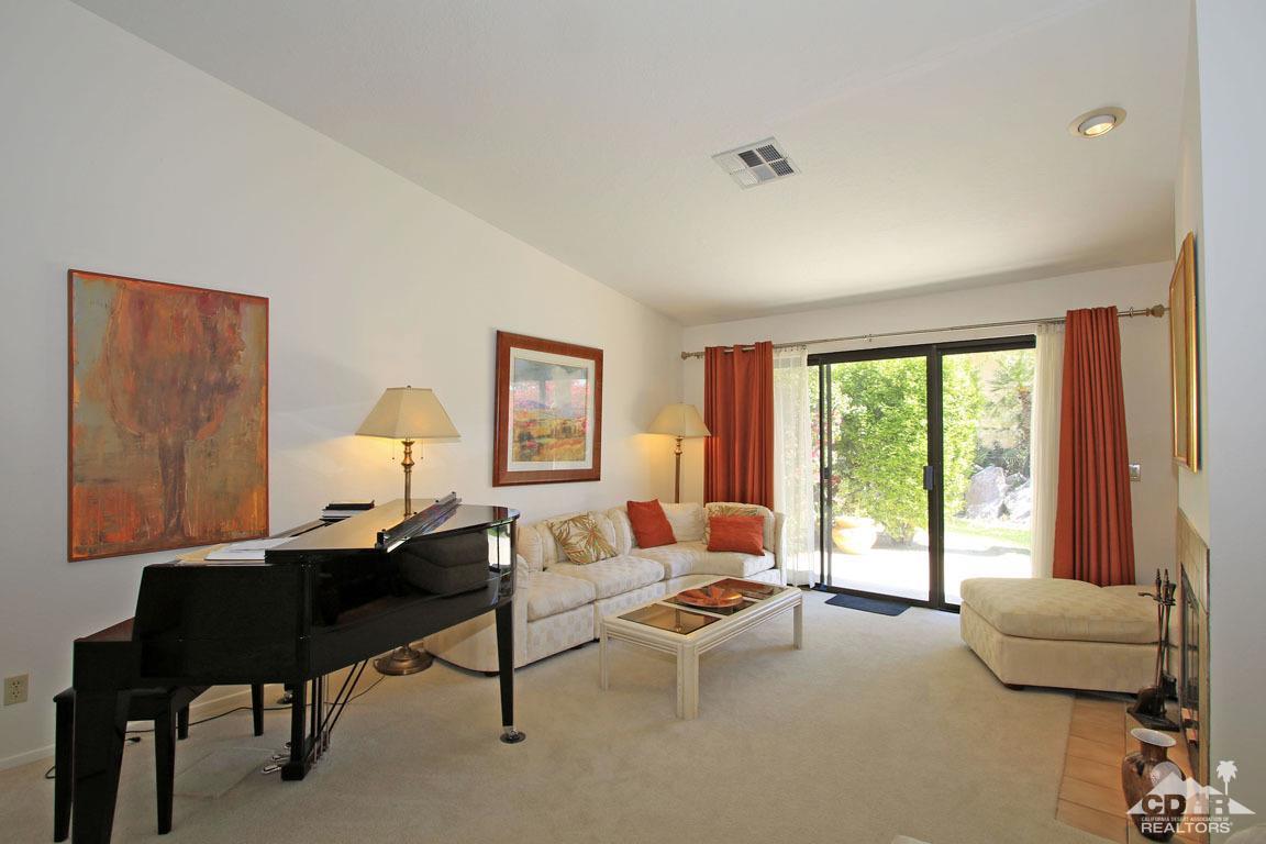 604 Woodcrest Lane East, Palm Desert, CA 92260
