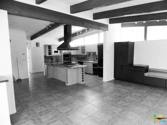 890 East SUNAIR Road, Palm Springs, CA 92262