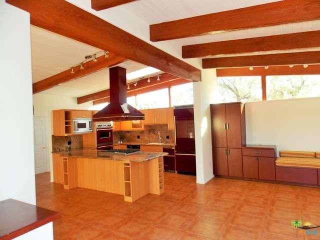 890 East SUNAIR Road, Palm Springs, CA 92262