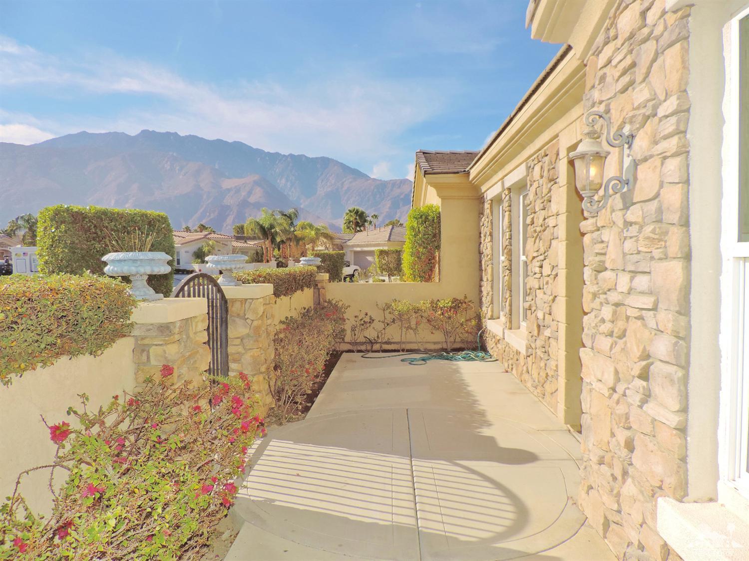 1430 Lorena Way, Palm Springs, CA 92262