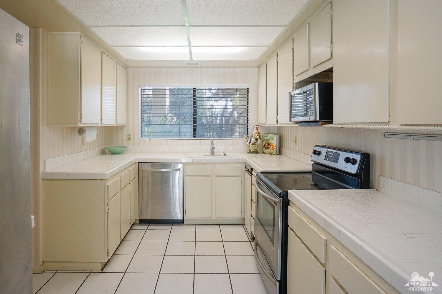2938 East Orella Circle, Palm Springs, CA 92264