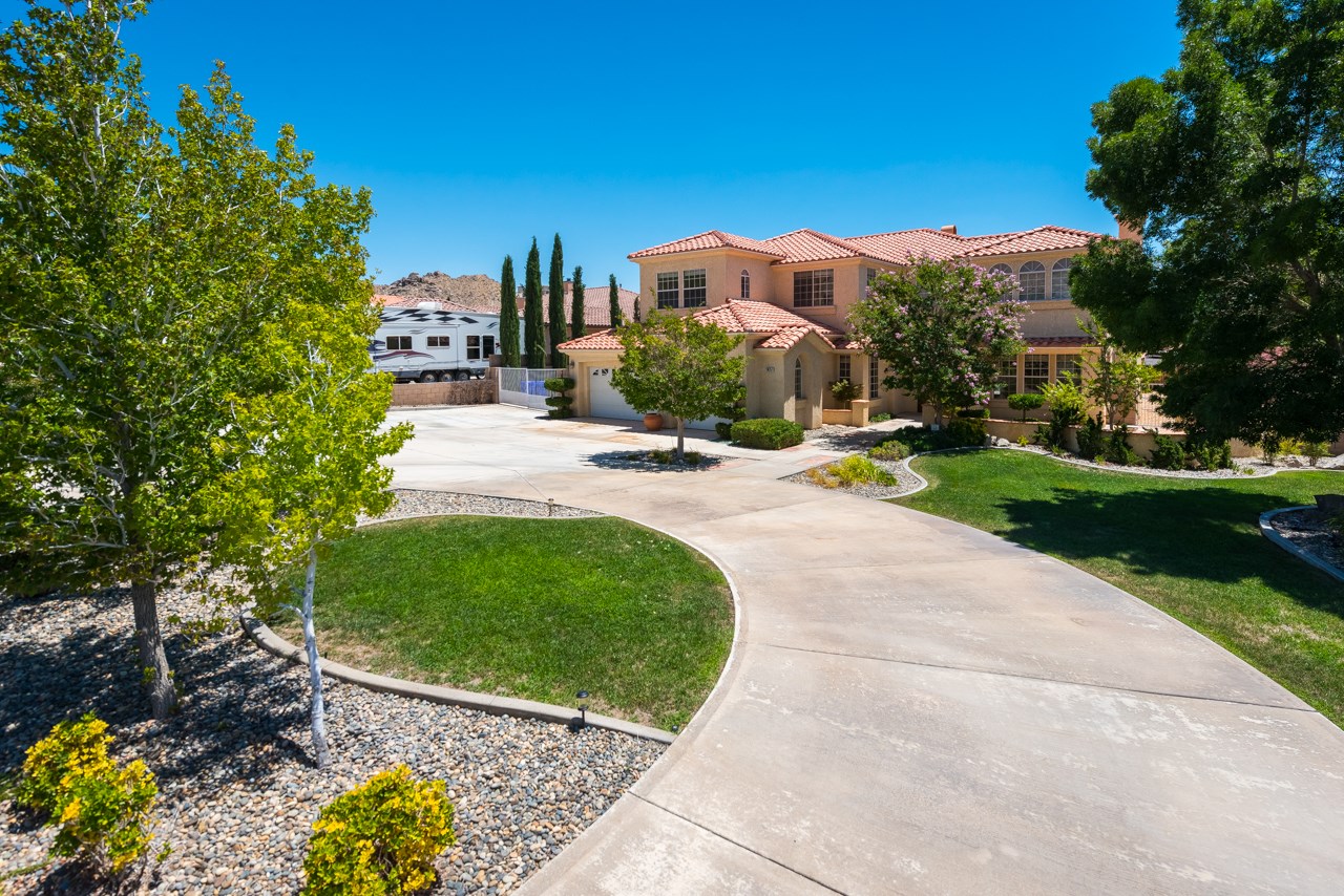 16757 MENAHKA RD, Apple Valley, CA 92307