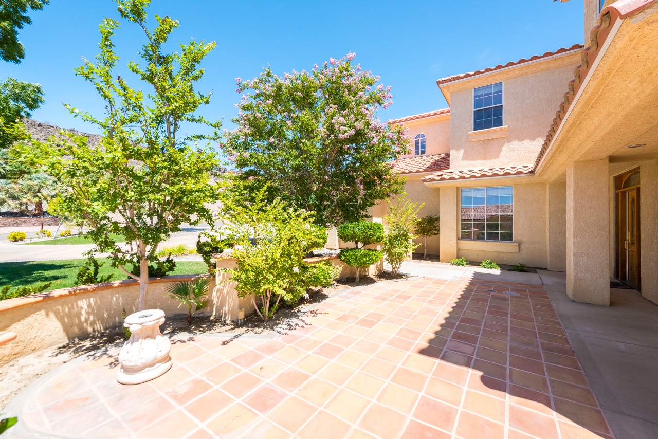 16757 MENAHKA RD, Apple Valley, CA 92307