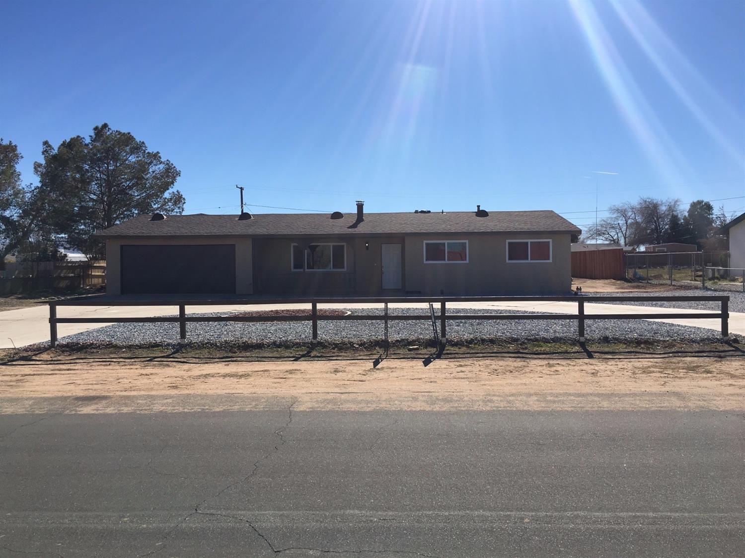 21011Lone Eagle Road, Apple Valley, CA 92308