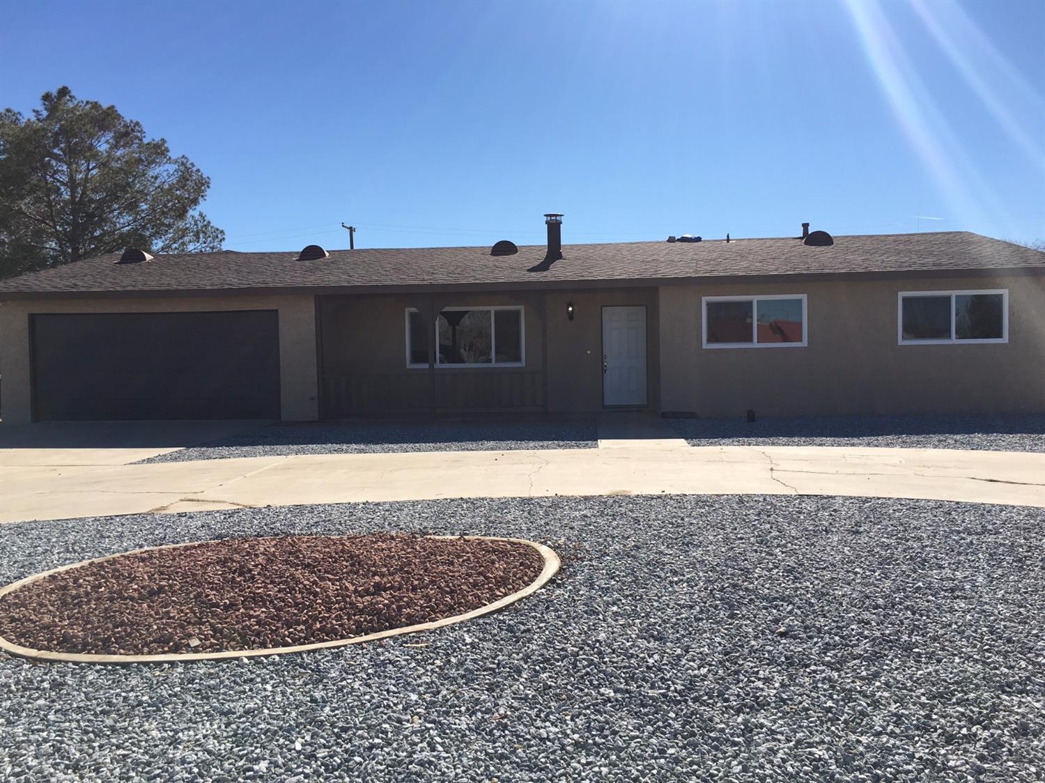 21011Lone Eagle Road, Apple Valley, CA 92308