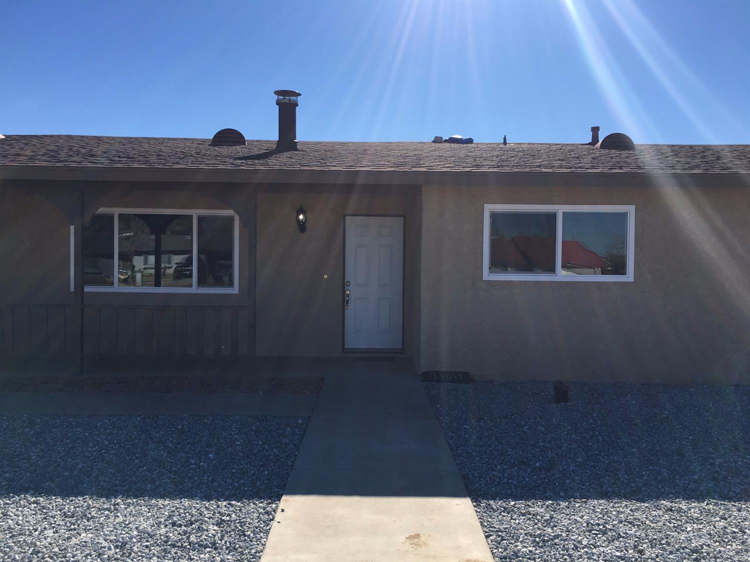 21011Lone Eagle Road, Apple Valley, CA 92308
