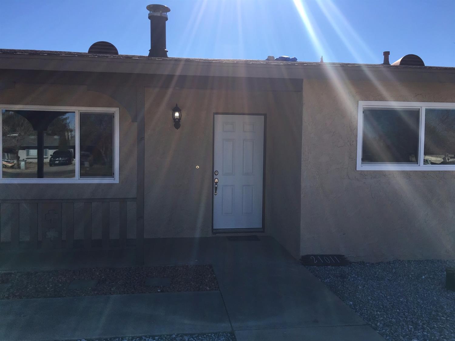 21011Lone Eagle Road, Apple Valley, CA 92308