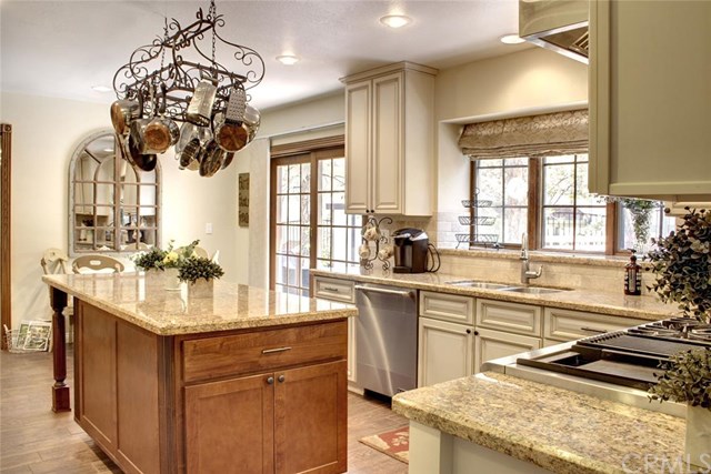 860 Waldstrasse Drive, Big Bear, CA 92314