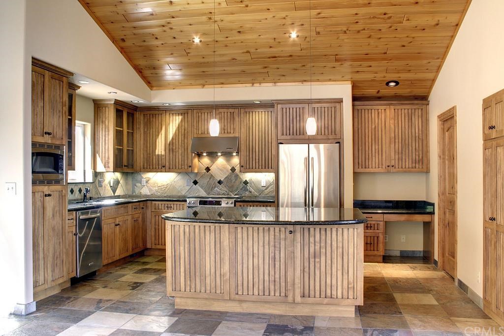 40189 Lakeview Drive, Big Bear, CA 92315