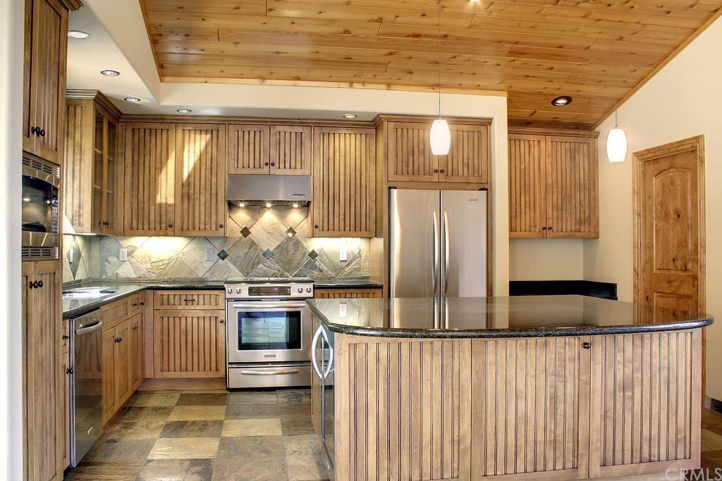 40189 Lakeview Drive, Big Bear, CA 92315