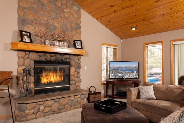 453 Fallenleaf Road, Big Bear, CA 92315