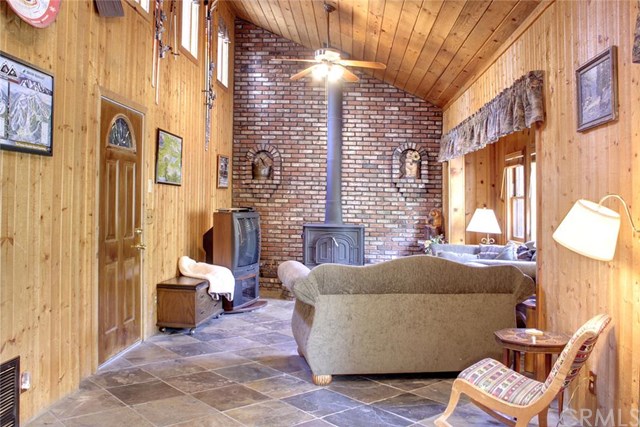 39160 Robin, Big Bear, CA 92315