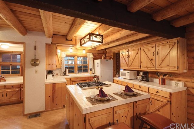 447 Chipmunk Lane, Big Bear, CA 92315