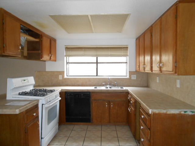 9004 Rosecrest LaneFontana, CA, 92335San Bernardino County