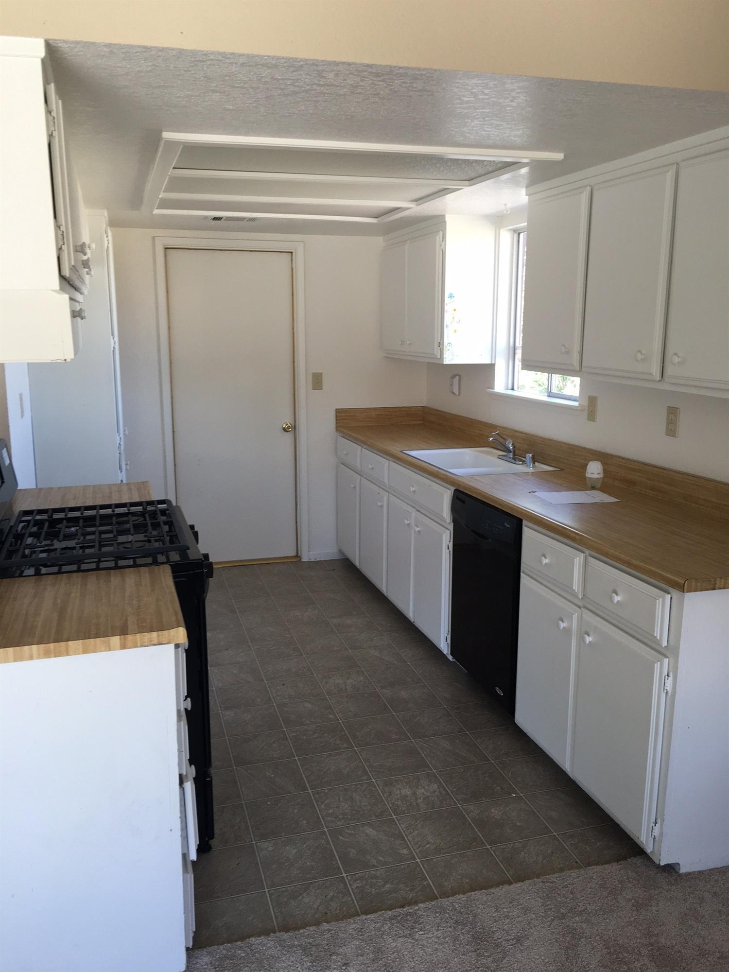 15217Orchard Hill Lane, Helendale, CA 92342