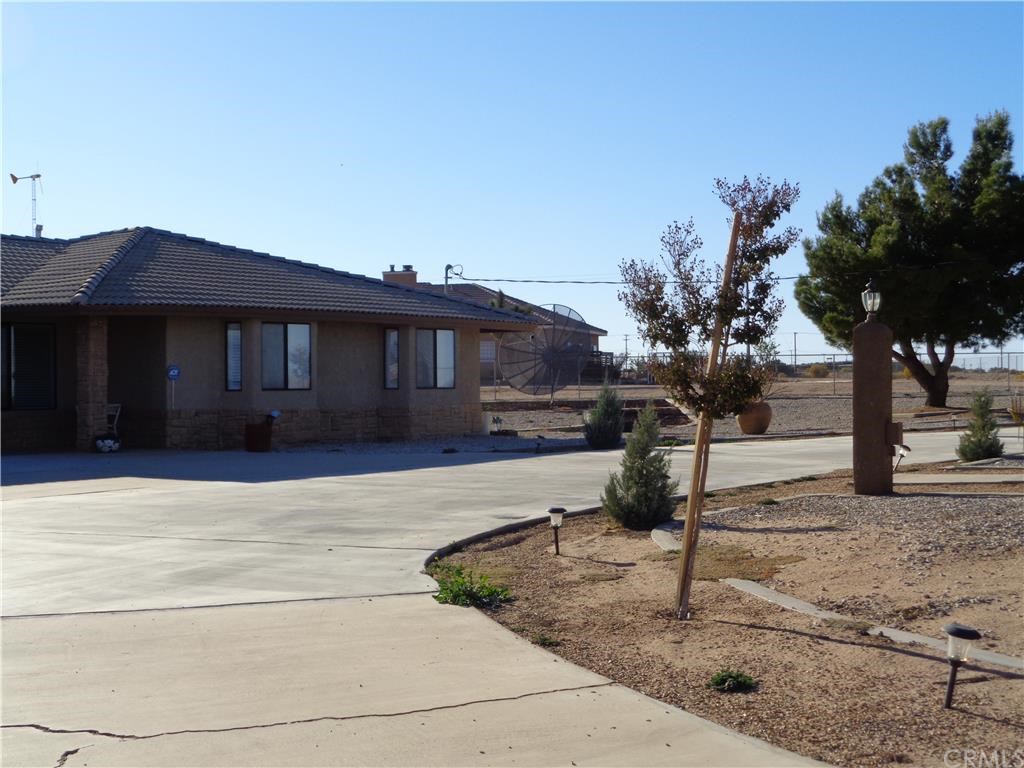 12585 Cedar Street, Oak Hills, CA 92344