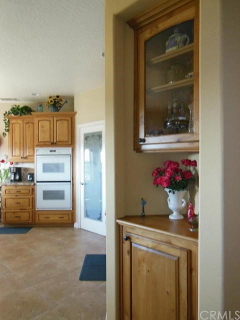 10281Whitehaven St, Oak Hills, United States 92344