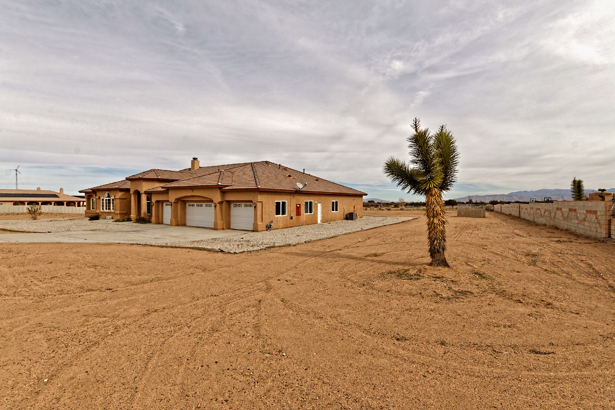 8426 Garlock Street, Oak Hills, United States 92344