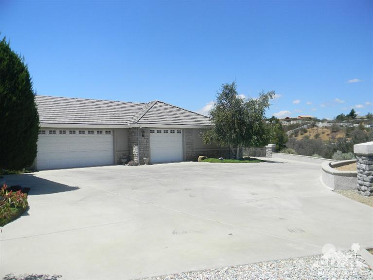9887 Desmond Drive, Oak Hills, CA 92344