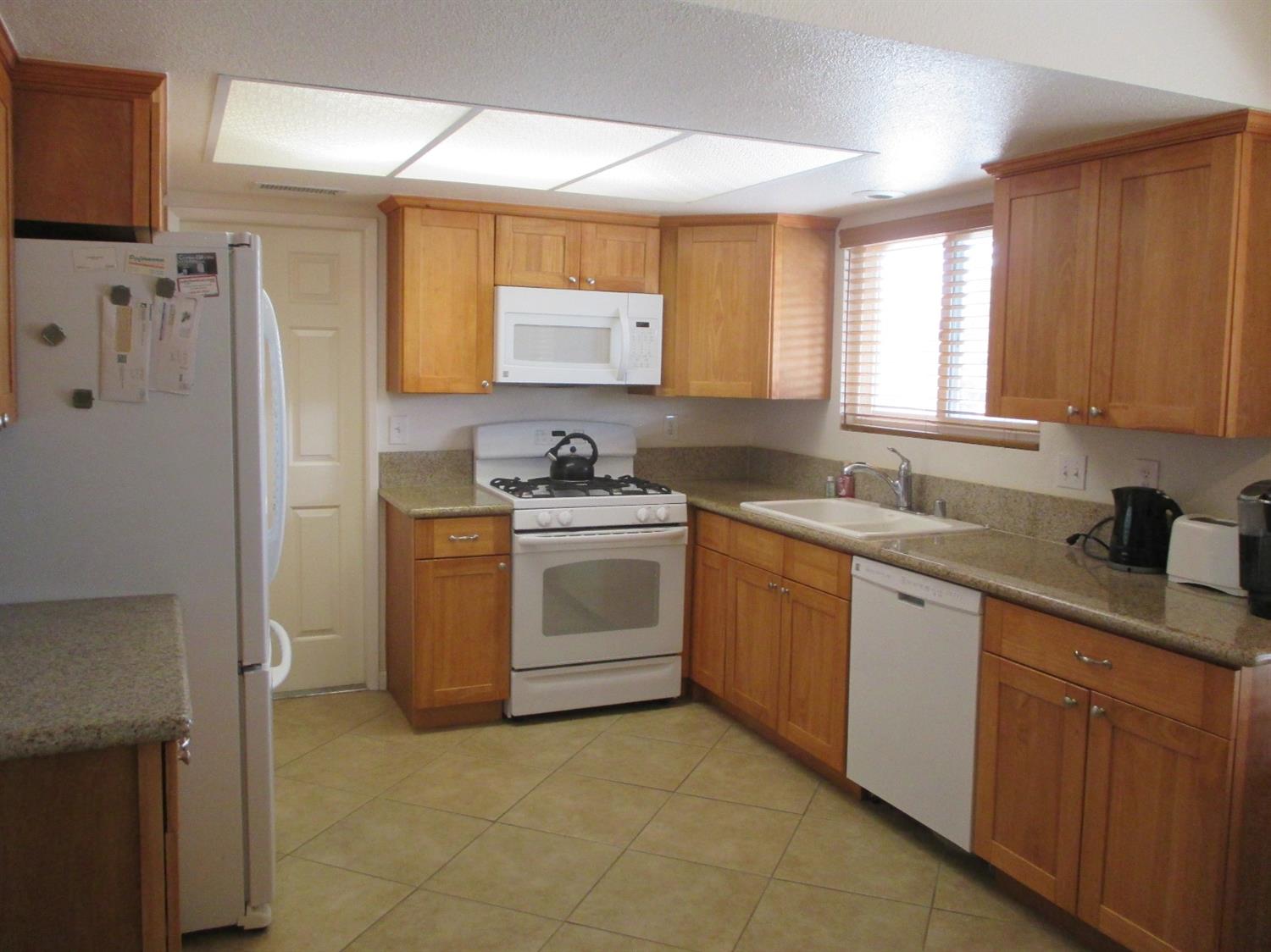 8850Camphor Avenue, Hesperia, CA 92345