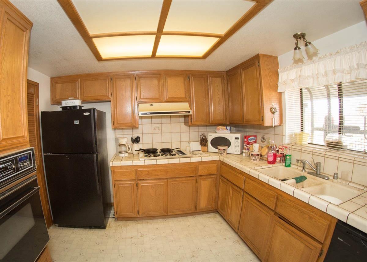 14592Live Oak St, Hesperia, CA 92345