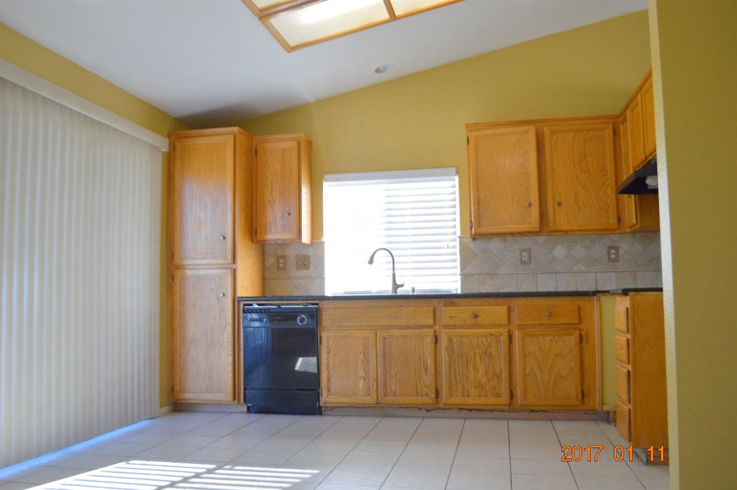 8553Dove Creek, Hesperia, CA 92345