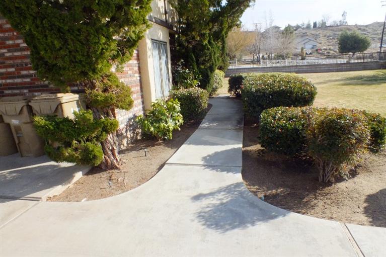 8607 Pico Ave, Hesperia, United States 92345