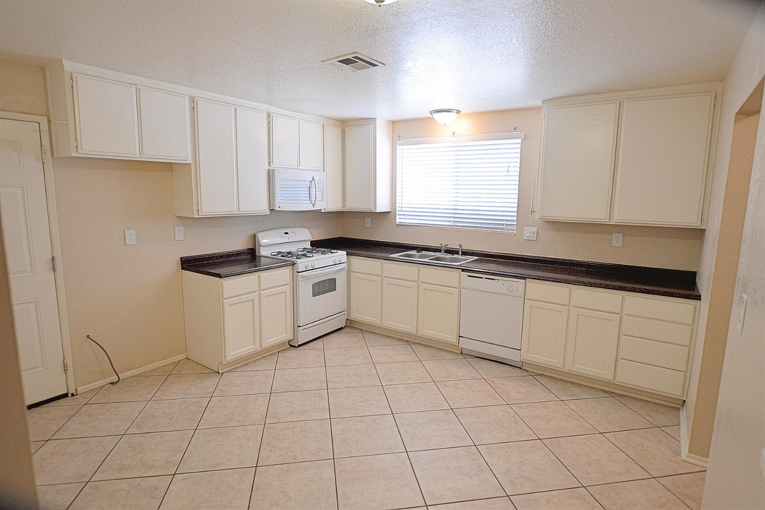 10798Lincoln Avenue, Hesperia, CA 92345