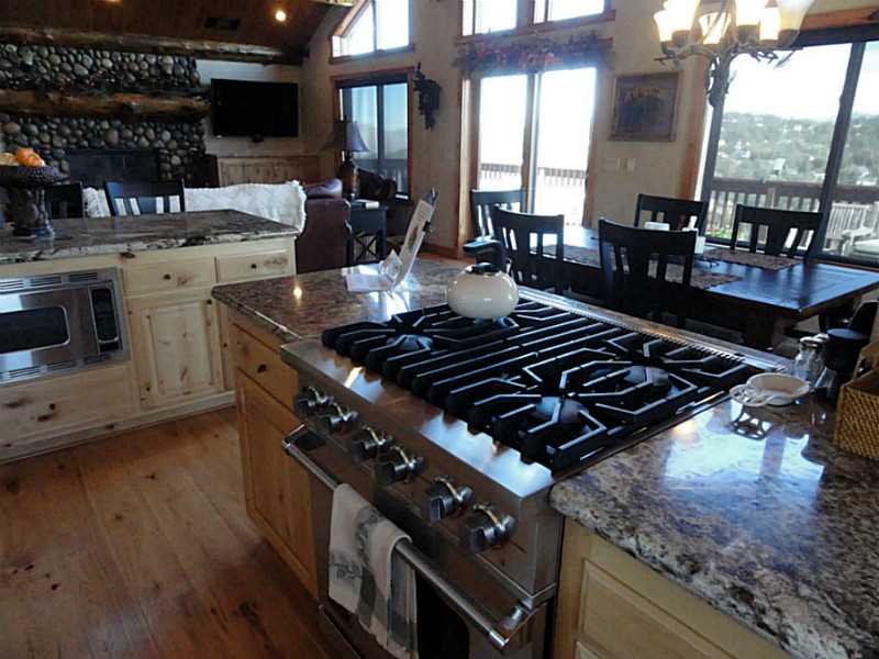 26665 AMADOR LN, Lake Arrowhead, CA 92352
