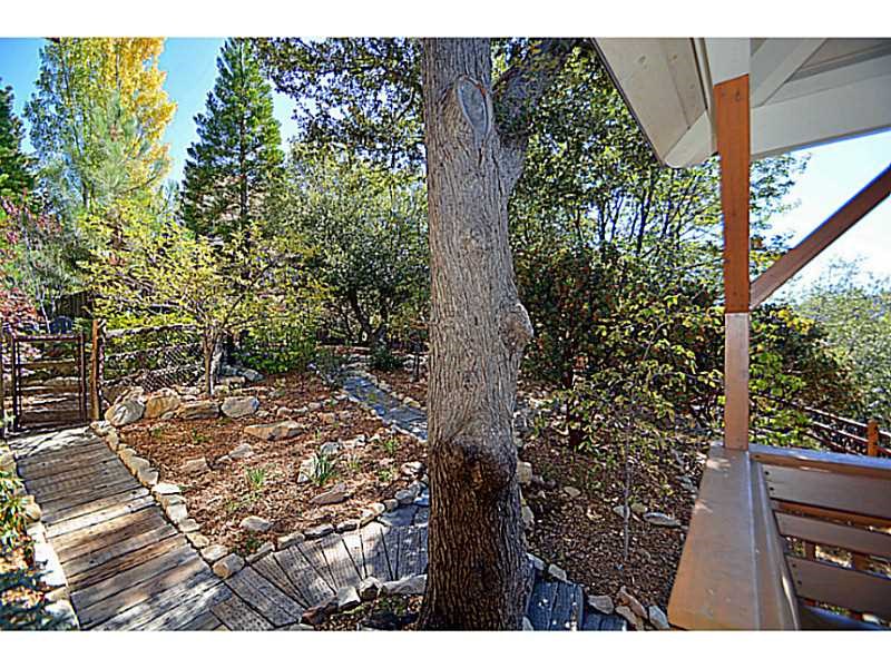 26523 AMADOR Lane, Lake Arrowhead, CA 92352