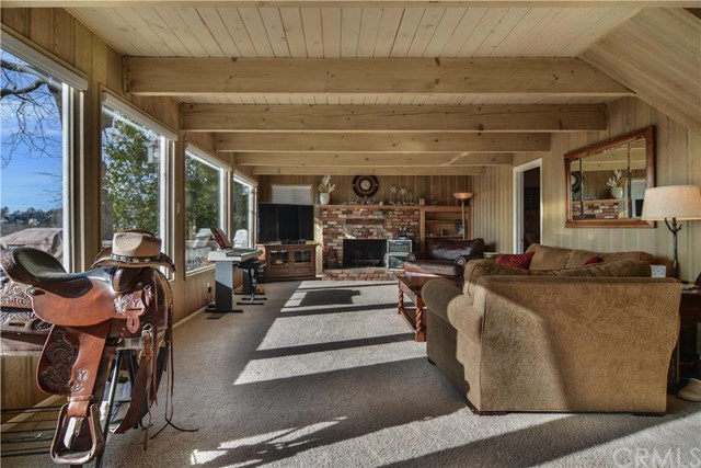 945 North Hospital Road, Lake Arrowhead, CA 92352