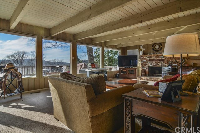 945 North Hospital Road, Lake Arrowhead, CA 92352