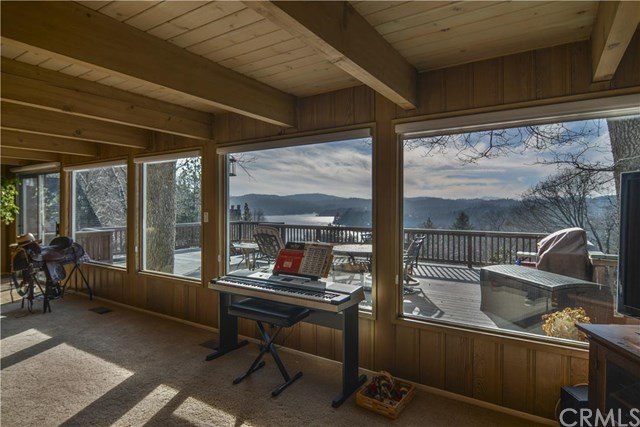 945 North Hospital Road, Lake Arrowhead, CA 92352