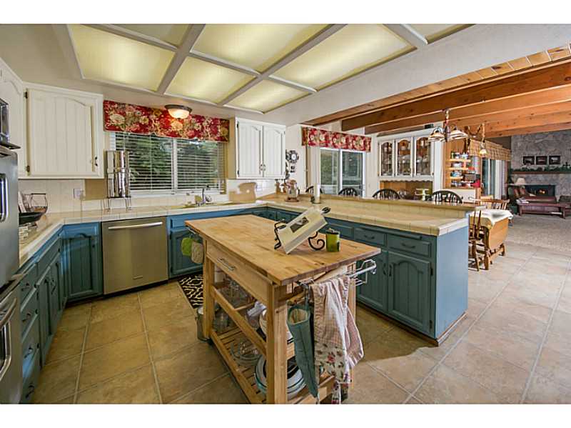 971 TIROL WAY, Lake Arrowhead, CA 92352