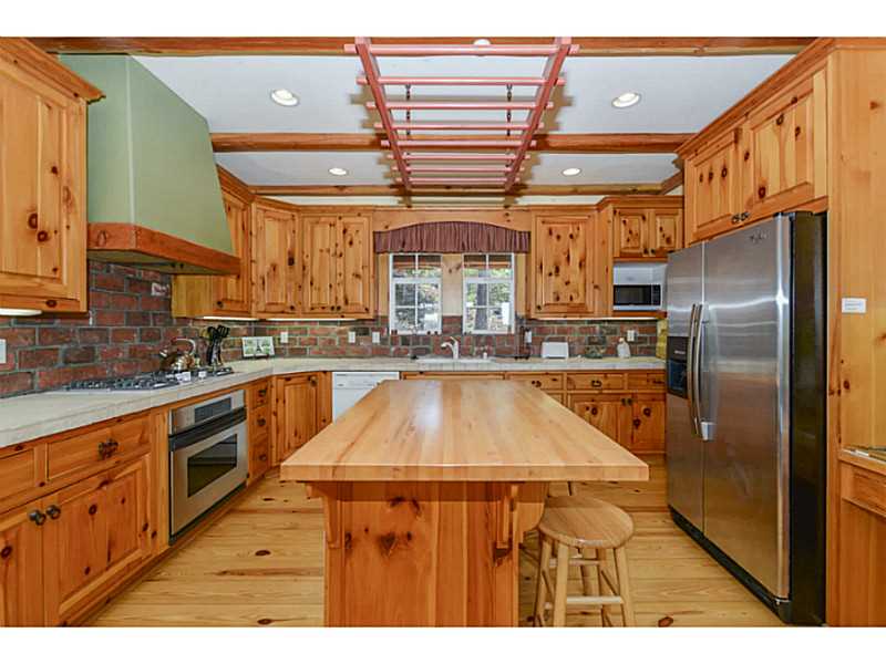 318 EMERALD DR, Lake Arrowhead, United States 92352