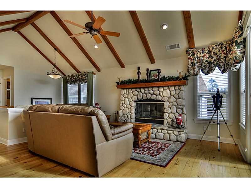 1202 YUKON, Lake Arrowhead, CA 92352